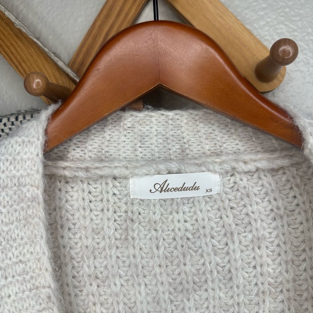 Oversized Cream Knit and Denim Sweater - Picture 4 of 4